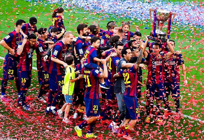 Xavi rơi lệ trong ngày chia tay Nou Camp - ảnh 14