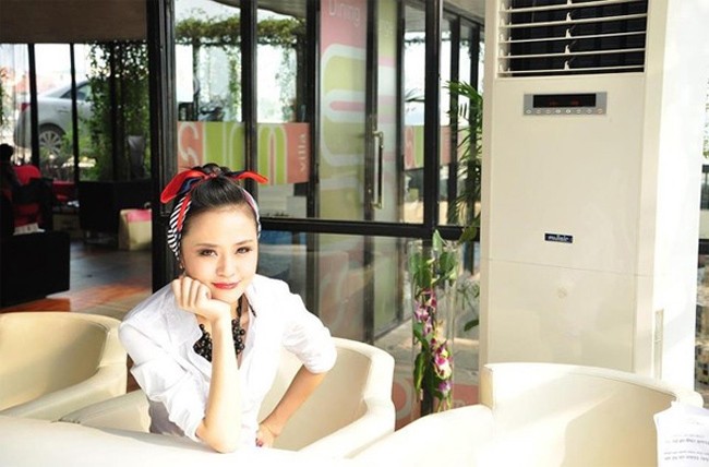 Vẻ gợi cảm không thể thấy trên tivi của nữ biên tập viên thời tiết - ảnh 11