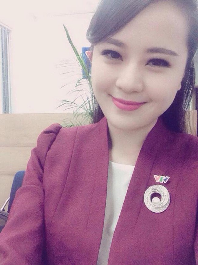 Vẻ gợi cảm không thể thấy trên tivi của nữ biên tập viên thời tiết - ảnh 14