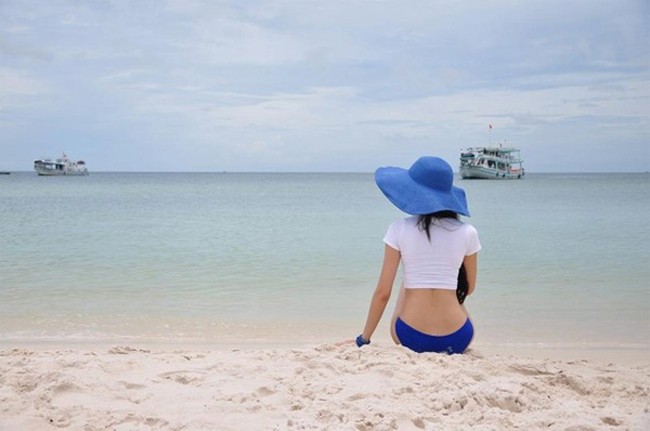 Vẻ gợi cảm không thể thấy trên tivi của nữ biên tập viên thời tiết - ảnh 4