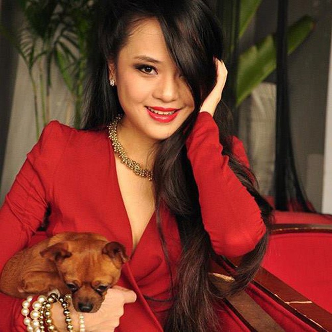 Vẻ gợi cảm không thể thấy trên tivi của nữ biên tập viên thời tiết - ảnh 7