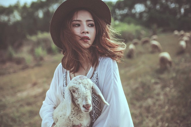 Chi Pu hóa thân thành kiều nữ du mục quyến rũ - ảnh 4