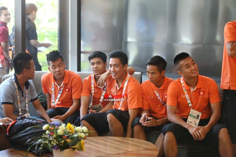 Cầu thủ U23 Việt Nam so tài... chụp ảnh - ảnh 7