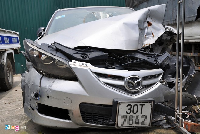 Hàng loạt xế sang đóng bụi trong bãi giữ xe vi phạm - ảnh 3