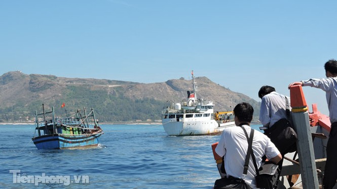 Lai dắt thành công tàu cá bị nạn từ Hoàng Sa trở về - ảnh 4