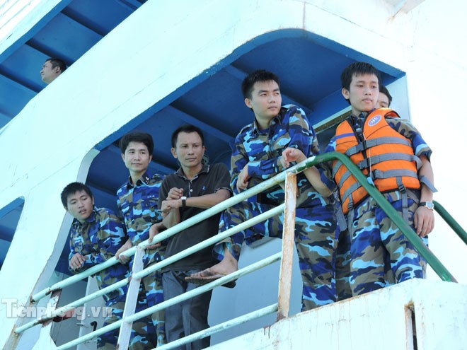 Lai dắt thành công tàu cá bị nạn từ Hoàng Sa trở về - ảnh 6