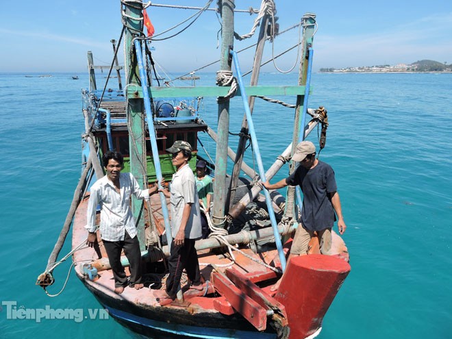 Lai dắt thành công tàu cá bị nạn từ Hoàng Sa trở về - ảnh 3