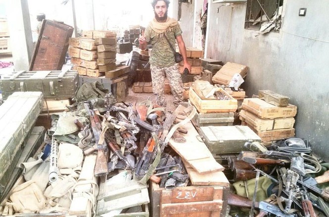 Tan hoang căn cứ Syria bị phiến quân phá hủy - ảnh 2