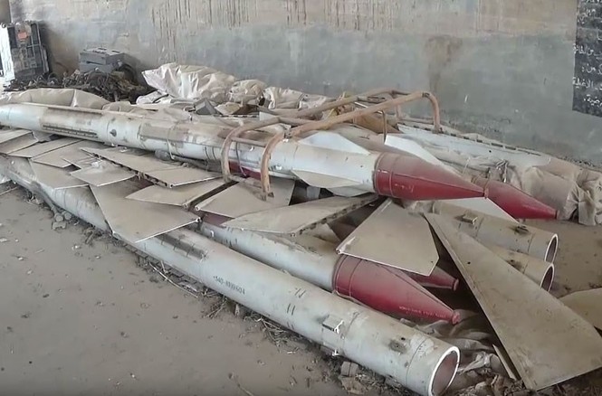 Tan hoang căn cứ Syria bị phiến quân phá hủy - ảnh 7