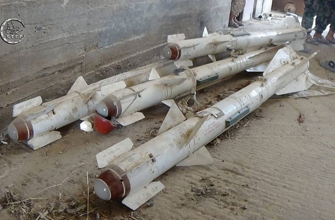 Tan hoang căn cứ Syria bị phiến quân phá hủy - ảnh 9