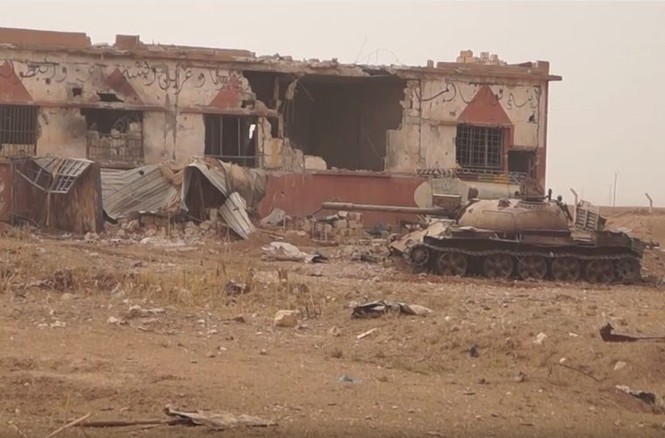 Tan hoang căn cứ Syria bị phiến quân phá hủy - ảnh 1