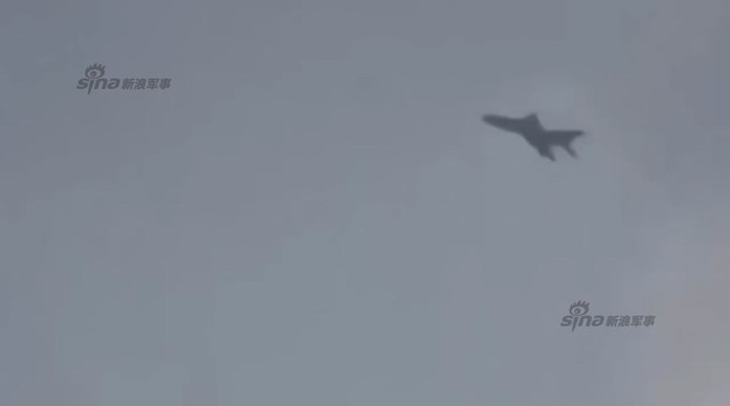 Cận cảnh tiêm kích MiG-21 Syria oanh tạc phiến quân IS - ảnh 2