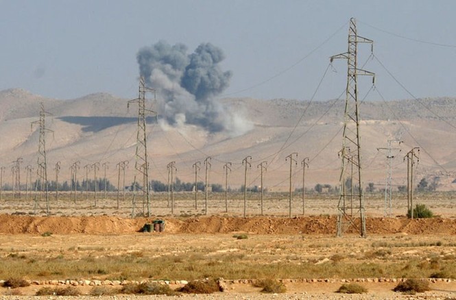 Tận thấy máy bay chiến đấu Syria xuất kích giữa vòng vây IS - ảnh 9