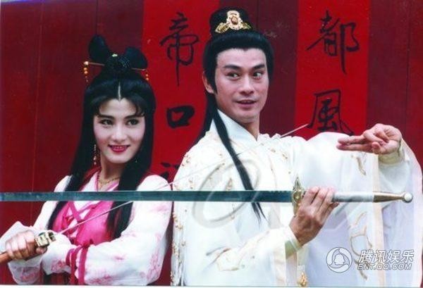 Đả nữ Hoa ngữ níu kéo thời hoàng kim bằng trò lố - ảnh 1