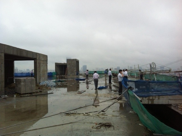 Chủ đầu tư dự án 8B Lê Trực tháo dỡ phần sai phép - ảnh 6