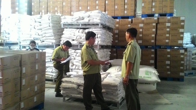 Hàng trăm tấn thức ăn chăn nuôi nghi sử dụng chất cấm - ảnh 2