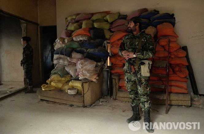 Nữ binh Syria trên tuyến lửa chống phiến quân - ảnh 8