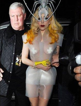 Đỏ mặt với váy kiểu... lưới đánh cá của Lady Gaga - ảnh 6