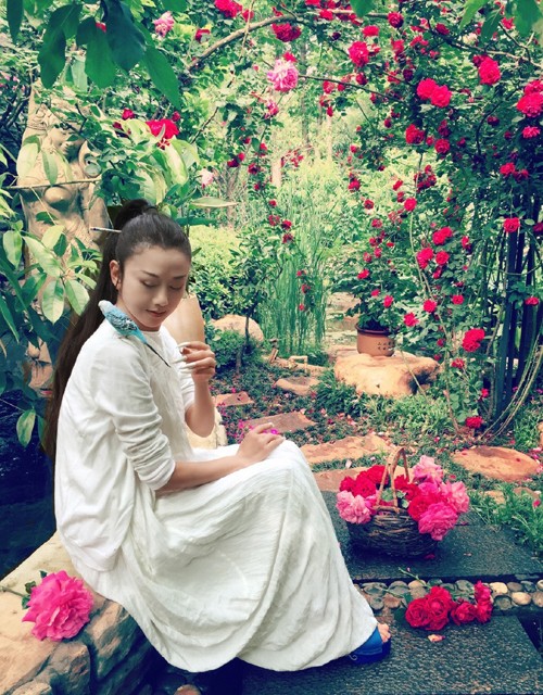 Mỹ nhân 'Anh hùng xạ điêu' khoe biệt thự bên sông - ảnh 10