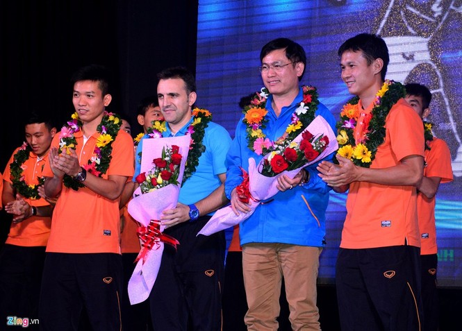 Tuyển thủ futsal Việt Nam rụt rè trong buổi giao lưu - ảnh 18