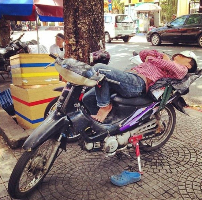 Những giấc ngủ vội vã ở Sài Gòn trong mắt khách tây - ảnh 10