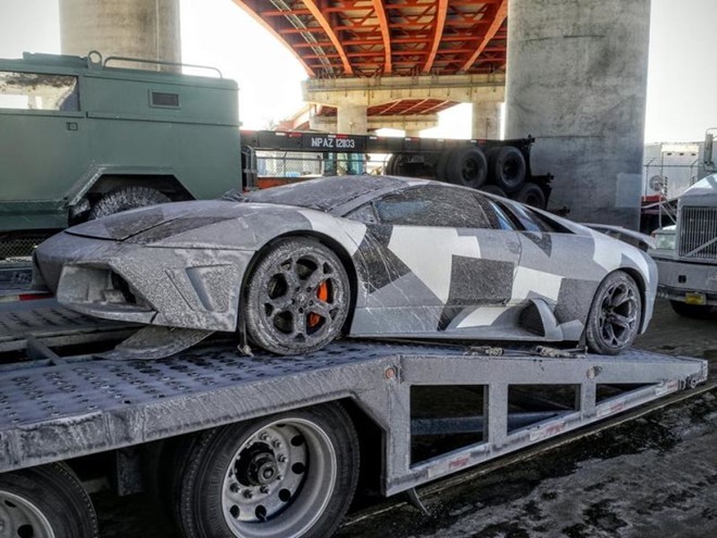 'Đột nhập' phim trường Fast & Furious 8 soi dàn siêu xe - ảnh 2