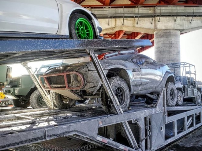 'Đột nhập' phim trường Fast & Furious 8 soi dàn siêu xe - ảnh 5