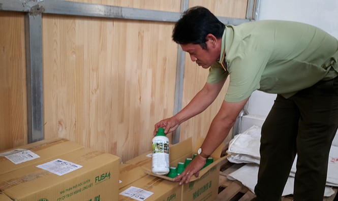 Đình chỉ điểm sang chiết phân bón vi sinh trái phép - ảnh 1