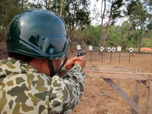 Mục kích đặc công rèn quân trên thao trường nắng cháy - ảnh 12