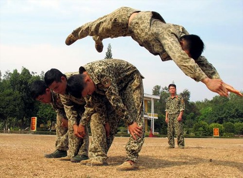 Mục kích đặc công rèn quân trên thao trường nắng cháy - ảnh 1