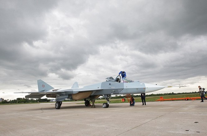 Lộ diện vũ khí tối tân trên siêu tiêm kích Sukhoi T-50 - ảnh 1