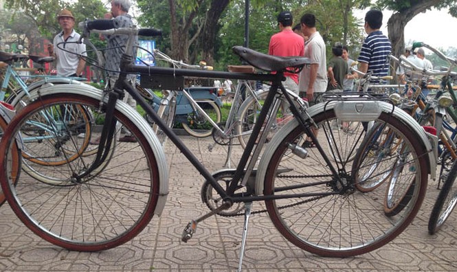 Khám phá chợ xe đạp cổ giữa lòng Hà Nội - ảnh 1