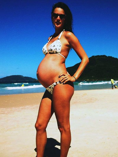 Sao chuộng khoe bụng bầu với bikini - ảnh 4