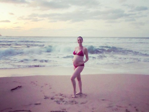Sao chuộng khoe bụng bầu với bikini - ảnh 7