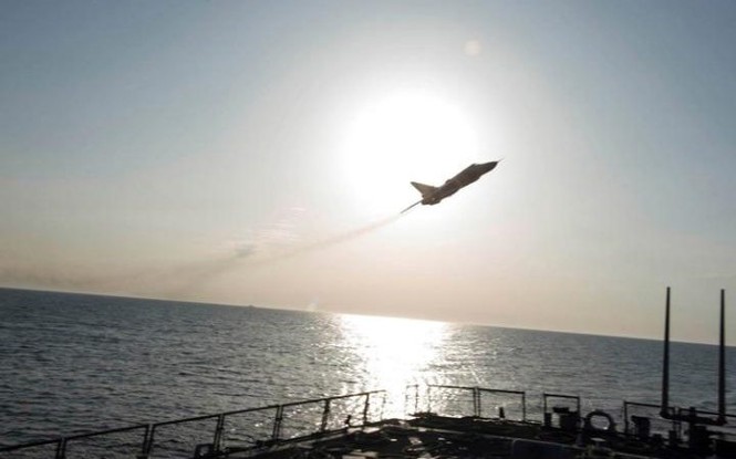 Chiến đấu cơ Nga bị tố đe dọa máy bay Mỹ tại Syria - ảnh 1