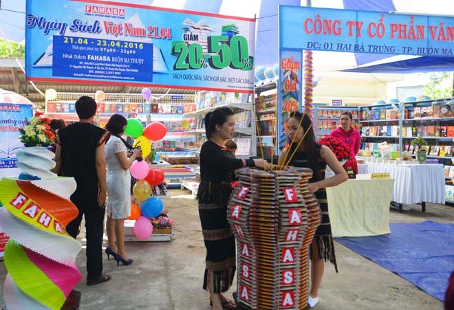 Đắk Lắk: Nhộn nhịp mua và đọc cùng Hội Sách - ảnh 1