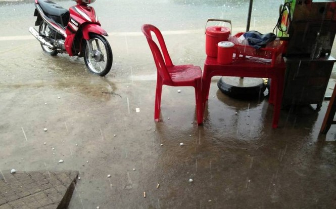 mưa đá và lốc xoáy - ảnh 6