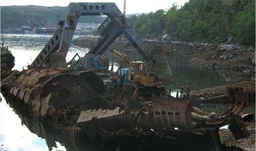 Mục kích cảnh 'xẻ thịt' tàu ngầm Nga - ảnh 8