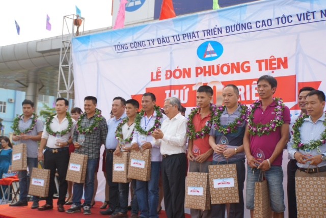 Lần đầu tổ chức lễ tri ân lái xe đi vào cao tốc - ảnh 3