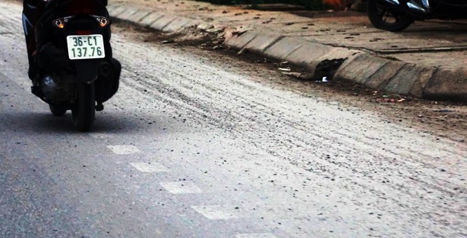 Quỹ bảo trì gần 10 nghìn tỷ, quốc lộ 1A vẫn đầy rác - ảnh 2