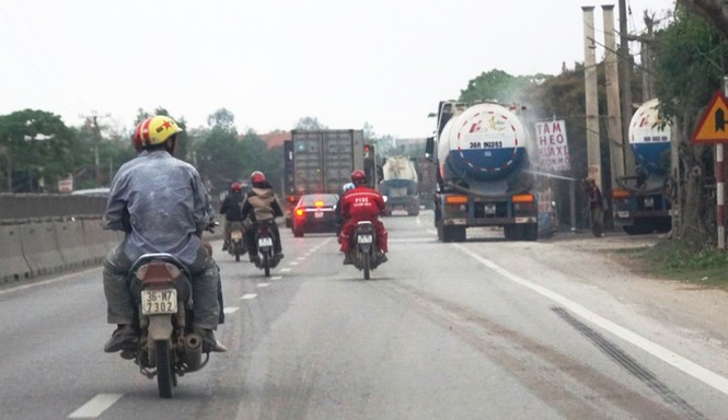 Quỹ bảo trì gần 10 nghìn tỷ, quốc lộ 1A vẫn đầy rác - ảnh 10