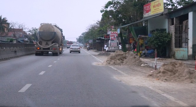 Quỹ bảo trì gần 10 nghìn tỷ, quốc lộ 1A vẫn đầy rác - ảnh 6
