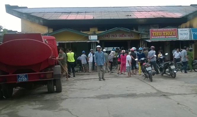 Chợ phát hỏa vào rạng sáng, khói lửa bao trùm cả vùng - ảnh 3