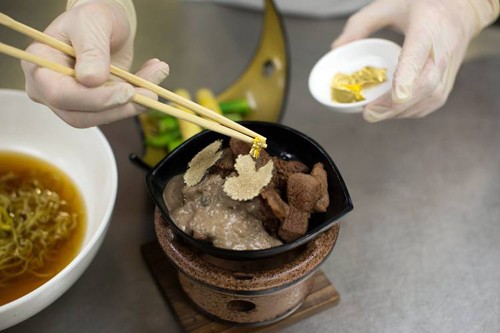 Tô mì trộn vàng đắt nhất thế giới - ảnh 1