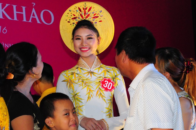 Thí sinh Đào Thị Hà đăng quang “Người đẹp phố biển” 2016 - ảnh 1