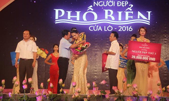 Thí sinh Đào Thị Hà đăng quang “Người đẹp phố biển” 2016 - ảnh 2