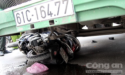Hai mẹ con thương vong dưới bánh 'hung thần' container - ảnh 1