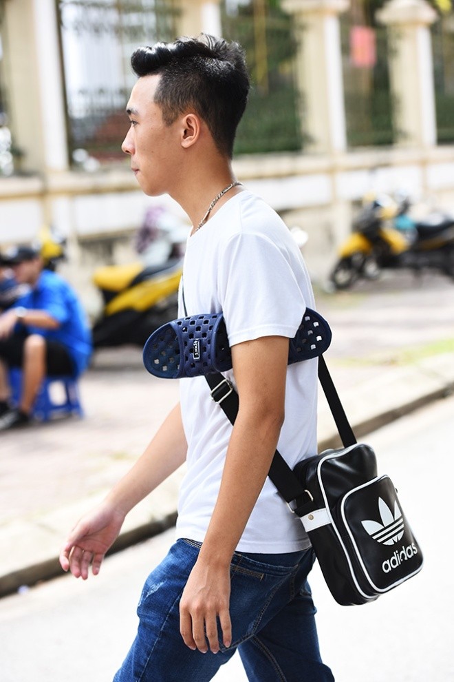 Đạo cụ độc đáo của thí sinh thi làm diễn viên - ảnh 6