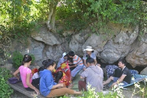 Co ro đắp chăn giữa chảo lửa miền Trung - ảnh 8