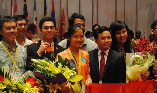 Nữ sinh mang “vàng” rất bất ngờ sau 16 năm chờ đợi - ảnh 1